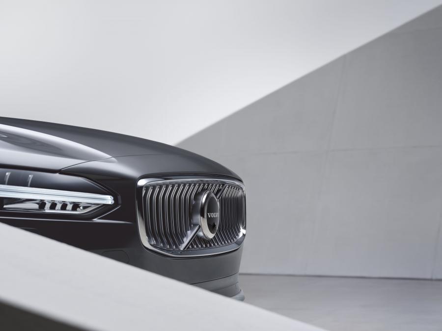Детали экстерьера Volvo S90 T8 AWD Recharge Inscription 2020 года  (WW) (фото 4 из 12)